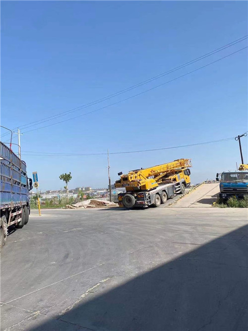 张家界市25吨吊车的租赁价格大概是多少？