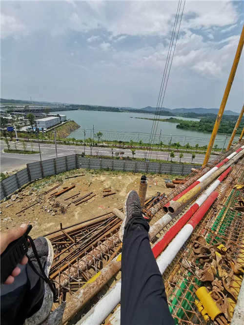 张家界市作业中发生设备损坏或人员意外，责任怎么划分？