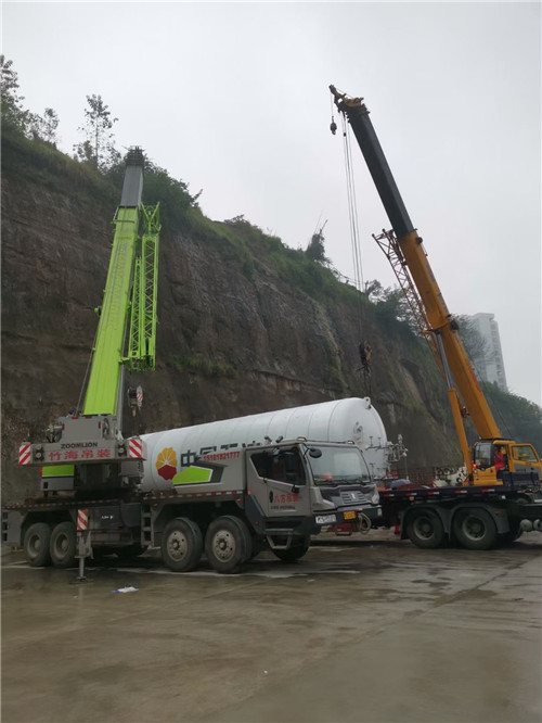 张家界市“不怕风雨冻”—— 吊车的 “恶劣环境适应” 技术